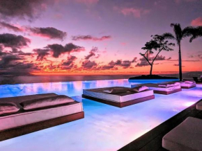 Luxury Condo-Largest Infinity Pool in Western Hemisphere-360 degree view of PV and Banderas Bay